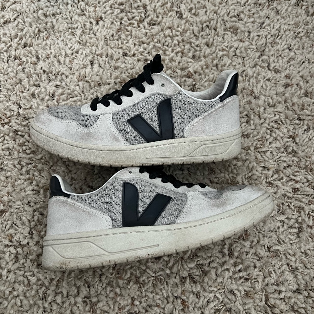 grey/ black veja
